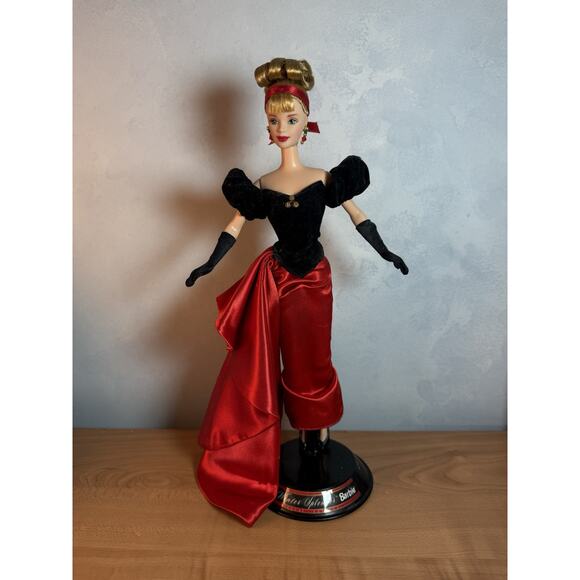 Winter Splendor Barbie 1998 Avon Exclusive Red Satin and Black Velvet Gown Stand - Picture 2 of 10